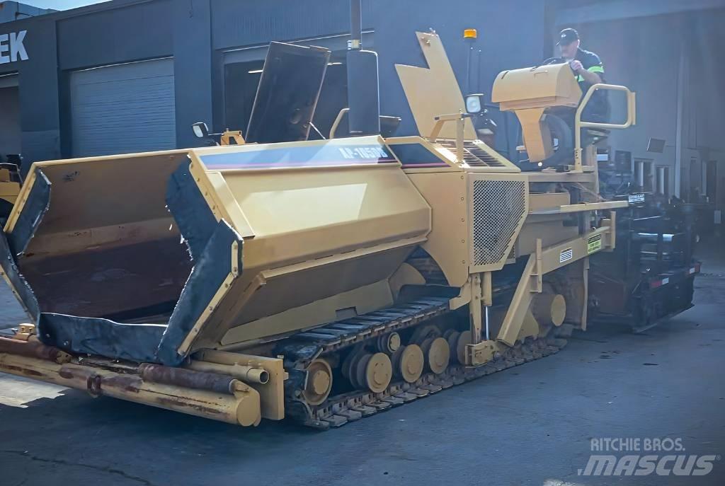 CAT AP 1050 B Strassenfertiger