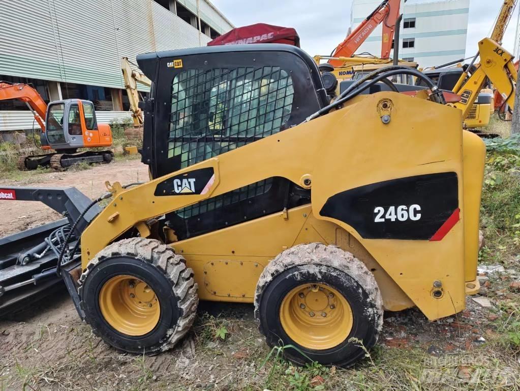 CAT 246C Kompaktlader