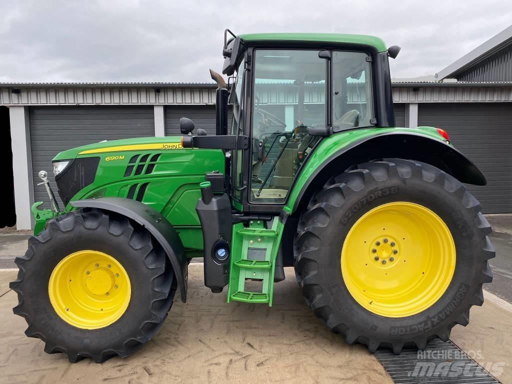 John Deere 6120 M Traktoren
