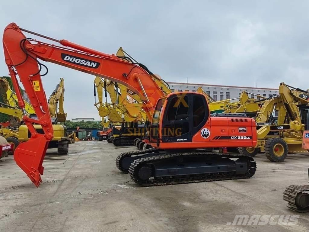 Doosan DX 225 LC Raupenbagger