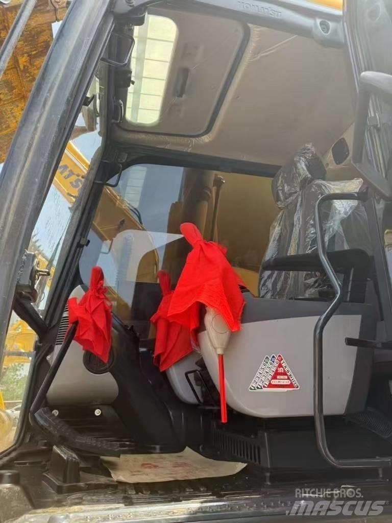 Komatsu 240LC-8 Raupenbagger
