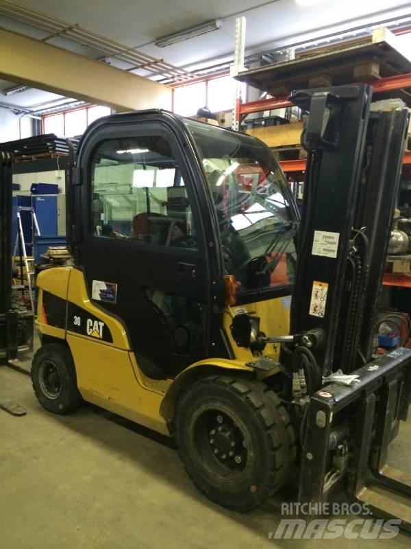 CAT DP30N Dieselstapler