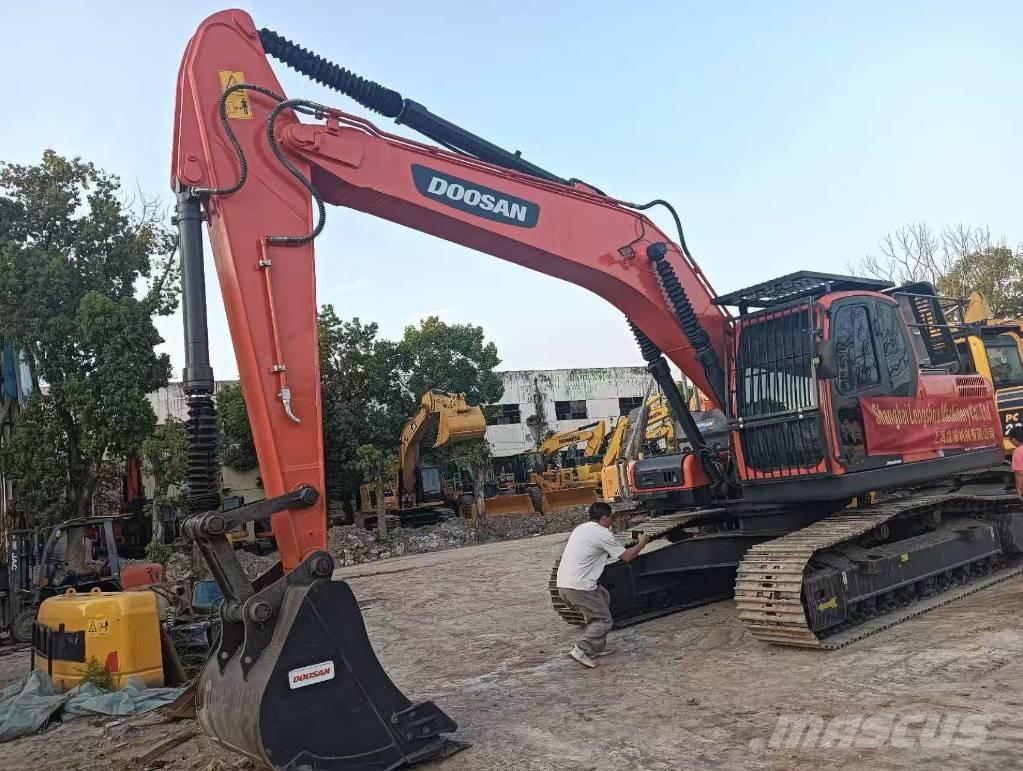 Doosan DX 225 LC Raupenbagger
