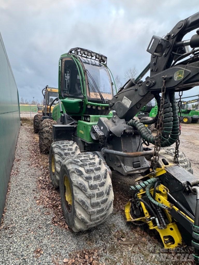 John Deere 1070G Harvester