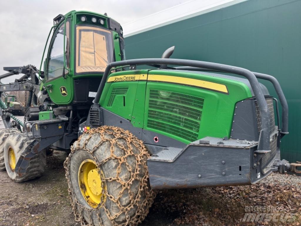 John Deere 1070G Harvester