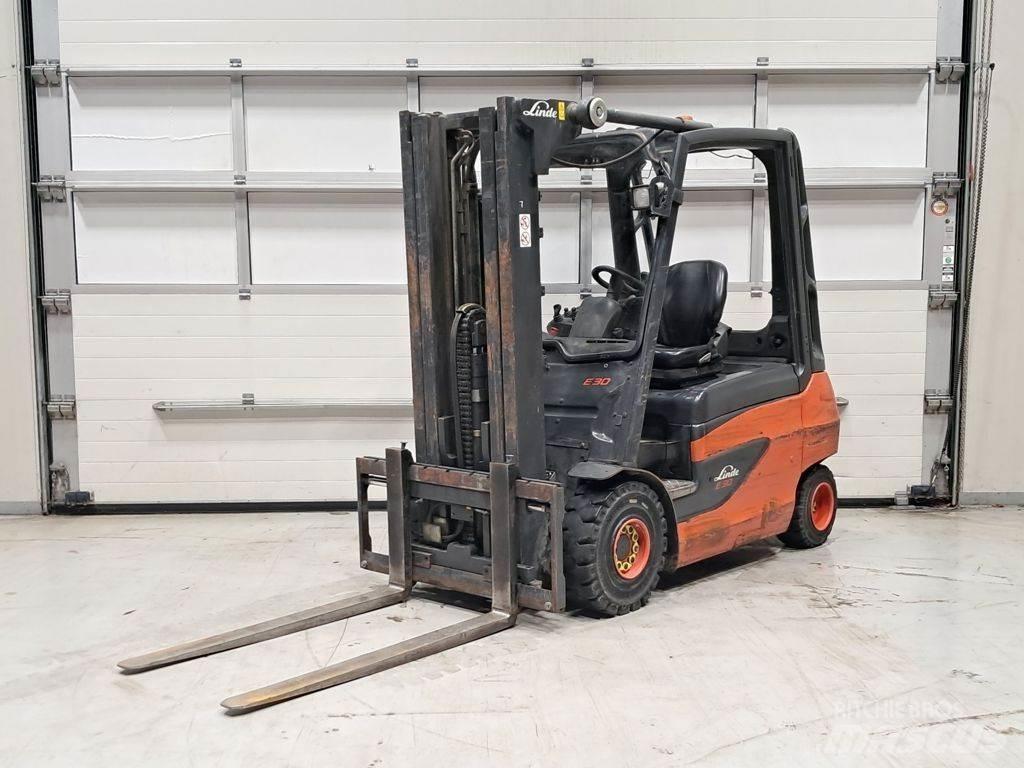 Linde E30-01 Elektrostapler