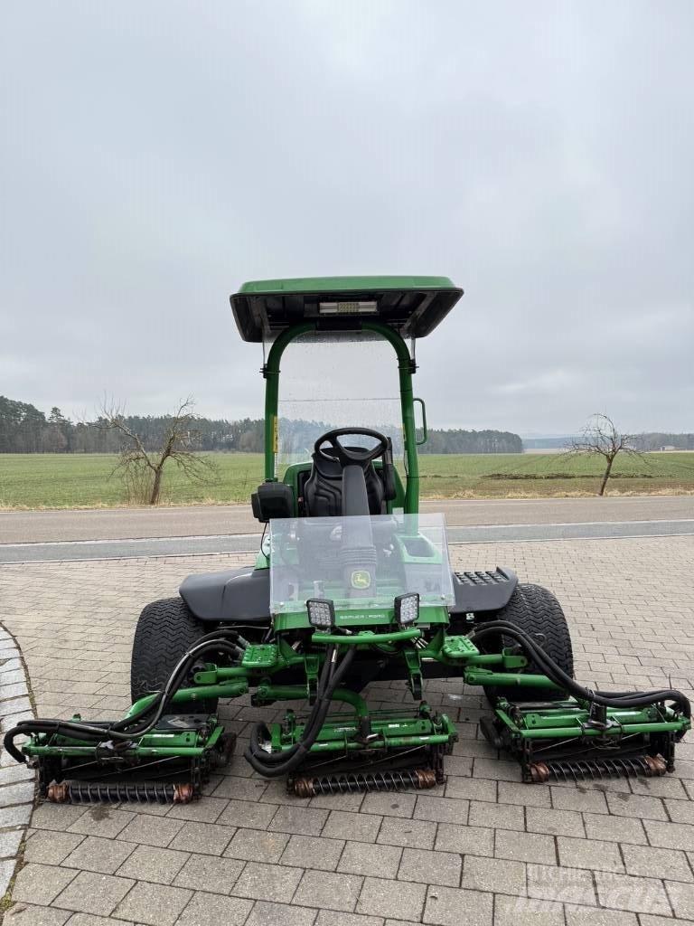John Deere 8700 A Fairway-Mäher