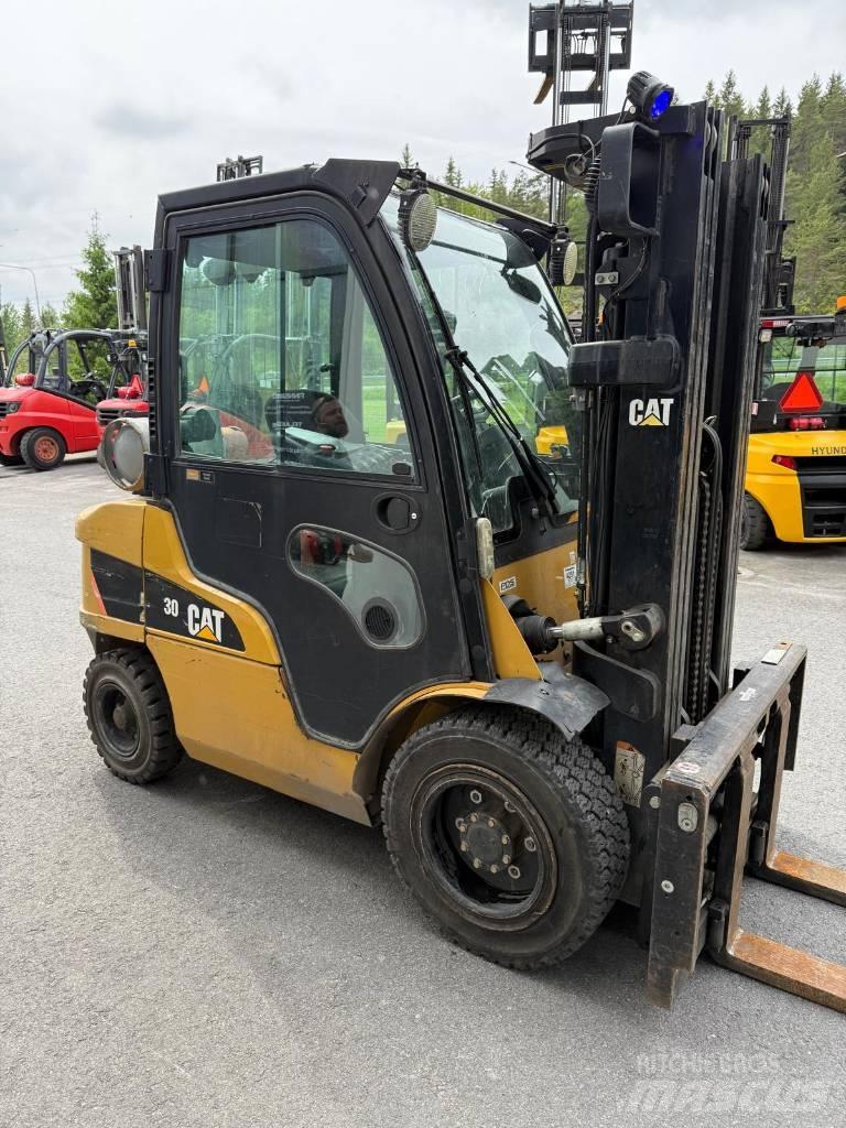 CAT GP 30 N Gasstapler