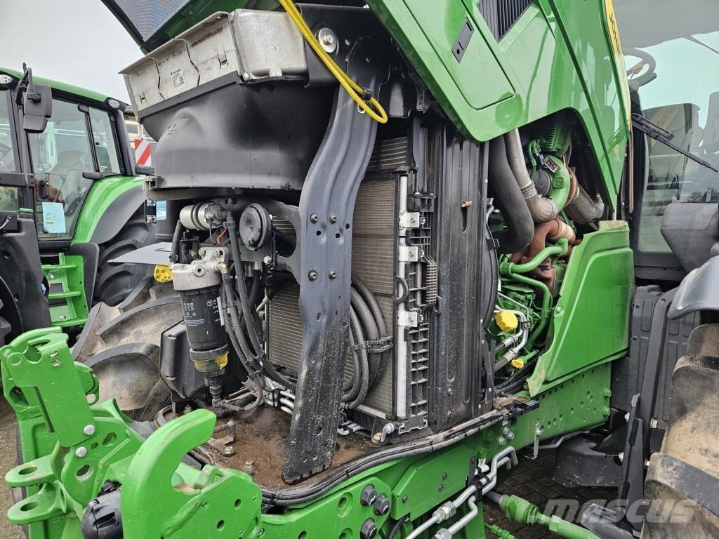 John Deere 6R215 Traktoren