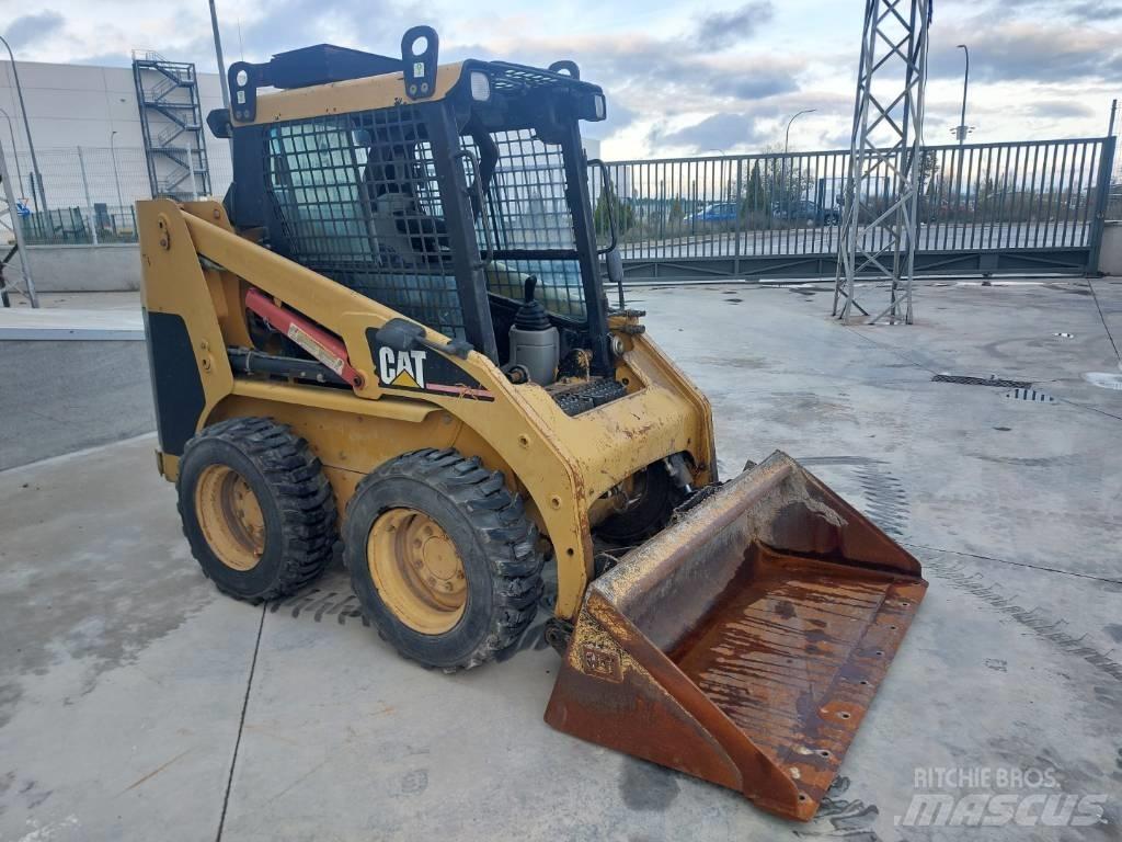 CAT 216 Kompaktlader