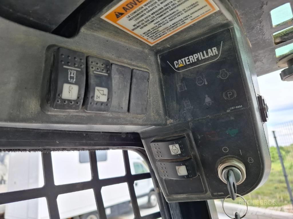CAT 216 Kompaktlader
