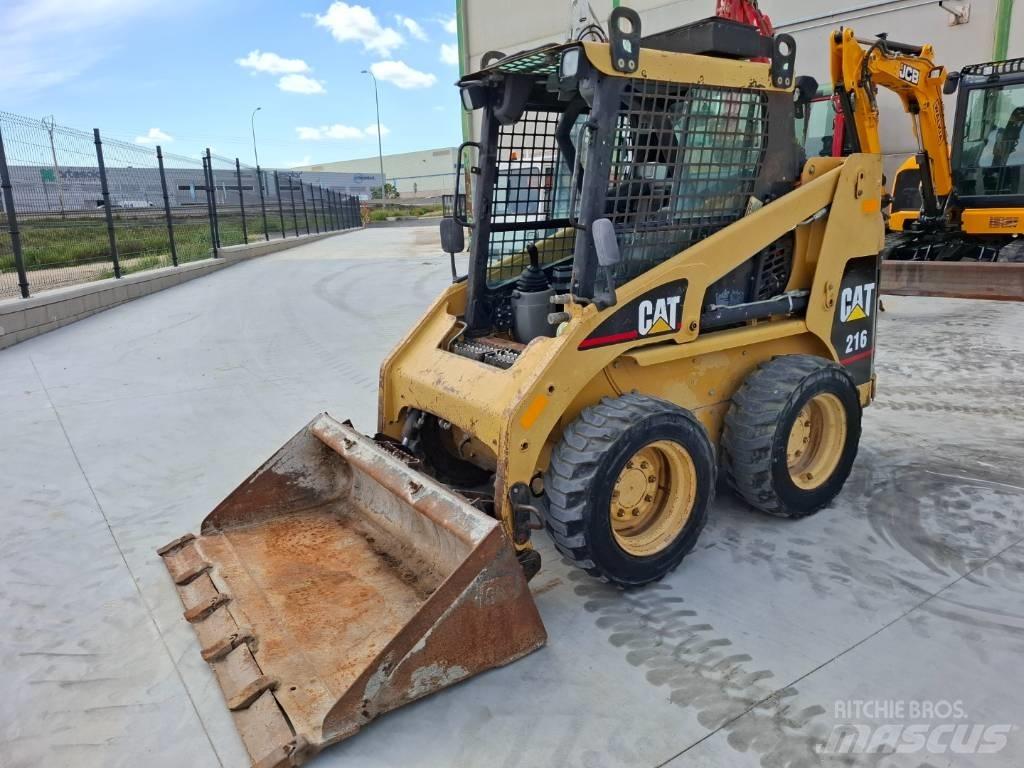 CAT 216 Kompaktlader