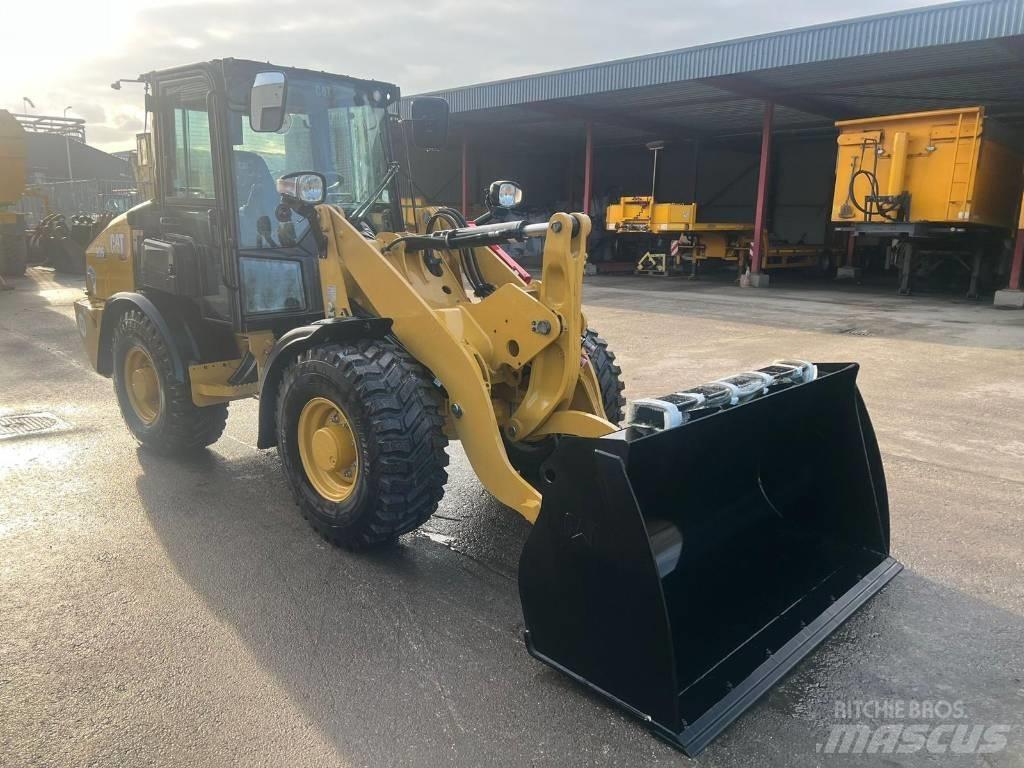 CAT 906 Radlader