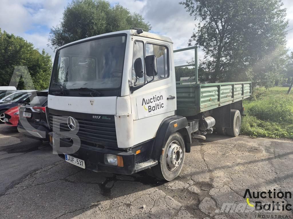 Mercedes-Benz 1117 Pritschenwagen/Pritschenwagen mit Seitenklappe