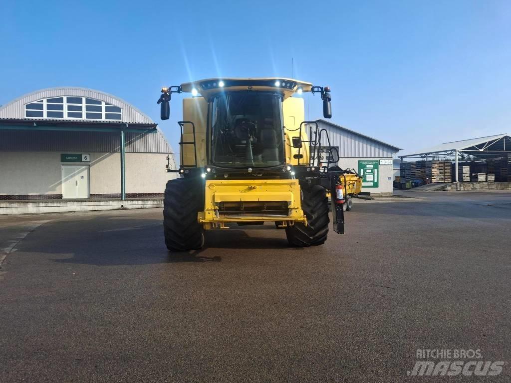 New Holland CX8.70 Mähdrescher