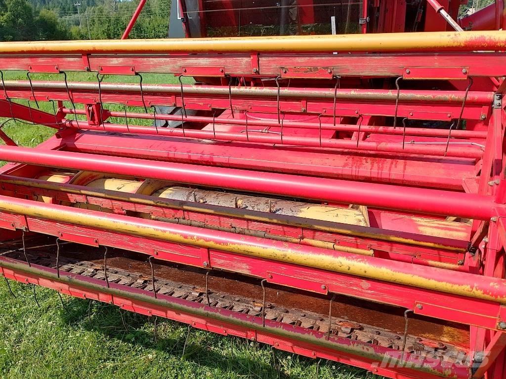 Massey Ferguson 16 Mähdrescher