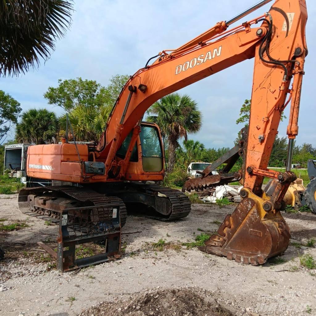 Doosan DX 225 LC Raupenbagger