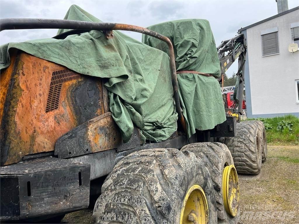 John Deere 1270G Harvester