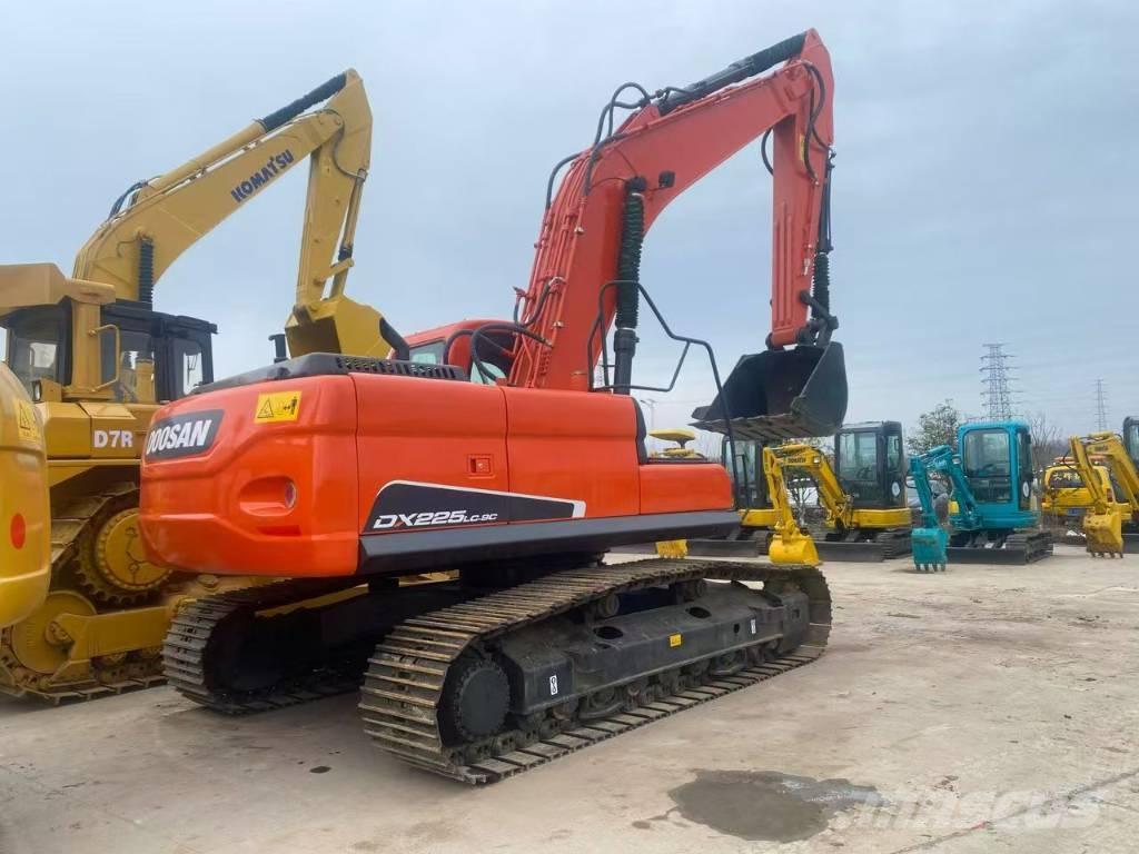 Doosan DX 225 Raupenbagger