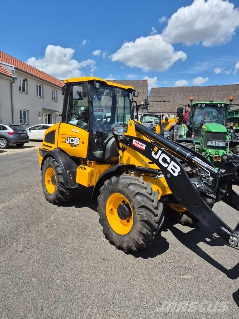 JCB 409 Agri Teleskoplader für Landwirtschaft