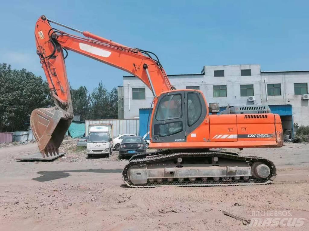 Doosan DX260 Raupenbagger
