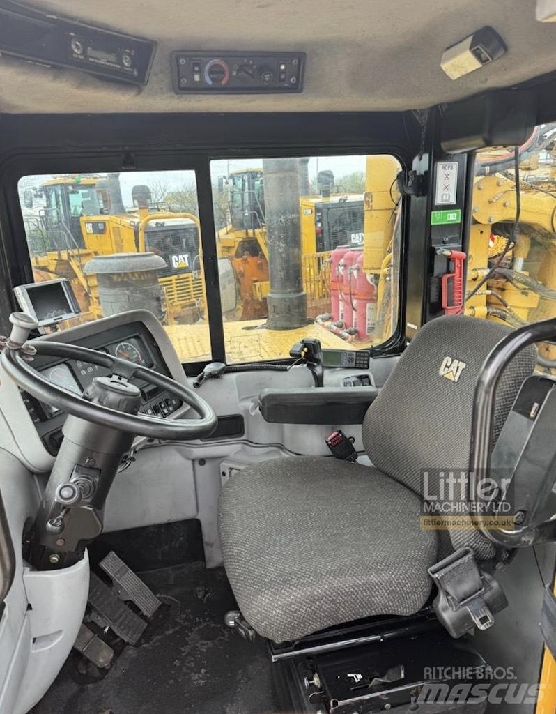 CAT 637G Schaber