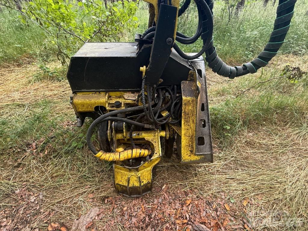 John Deere 1270 G Harvester