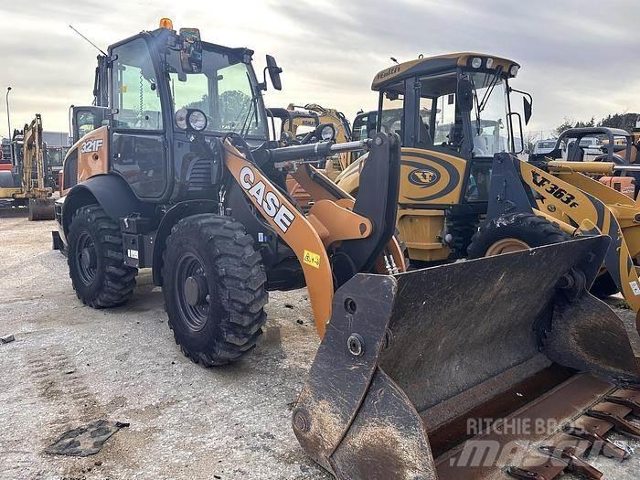 CASE 321F Radlader