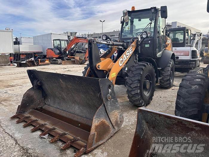 CASE 321F Radlader