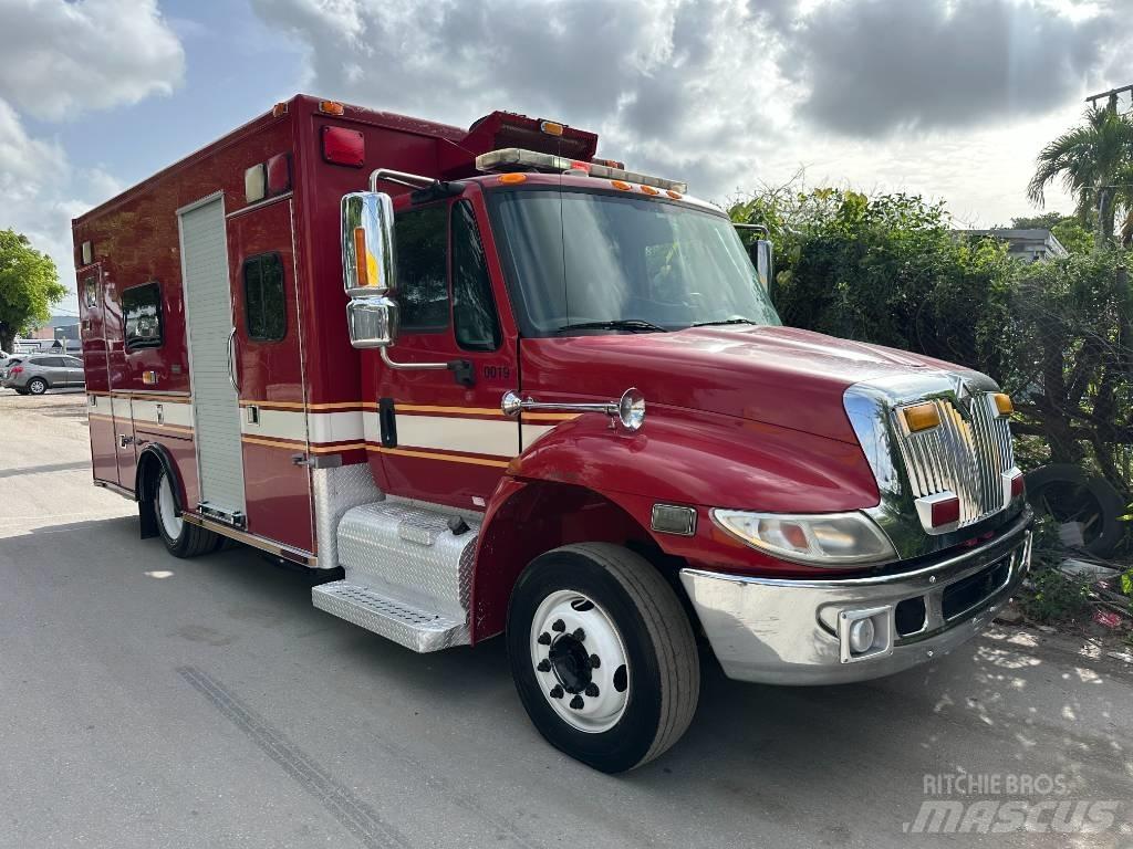 International 4300 Krankenwagen