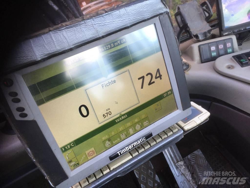 John Deere 1270 D Harvester
