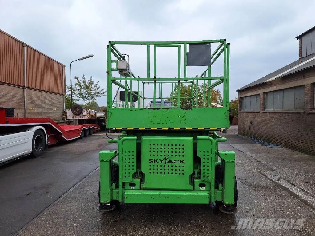 SkyJack SJ-8831 Scheren-Arbeitsbühnen