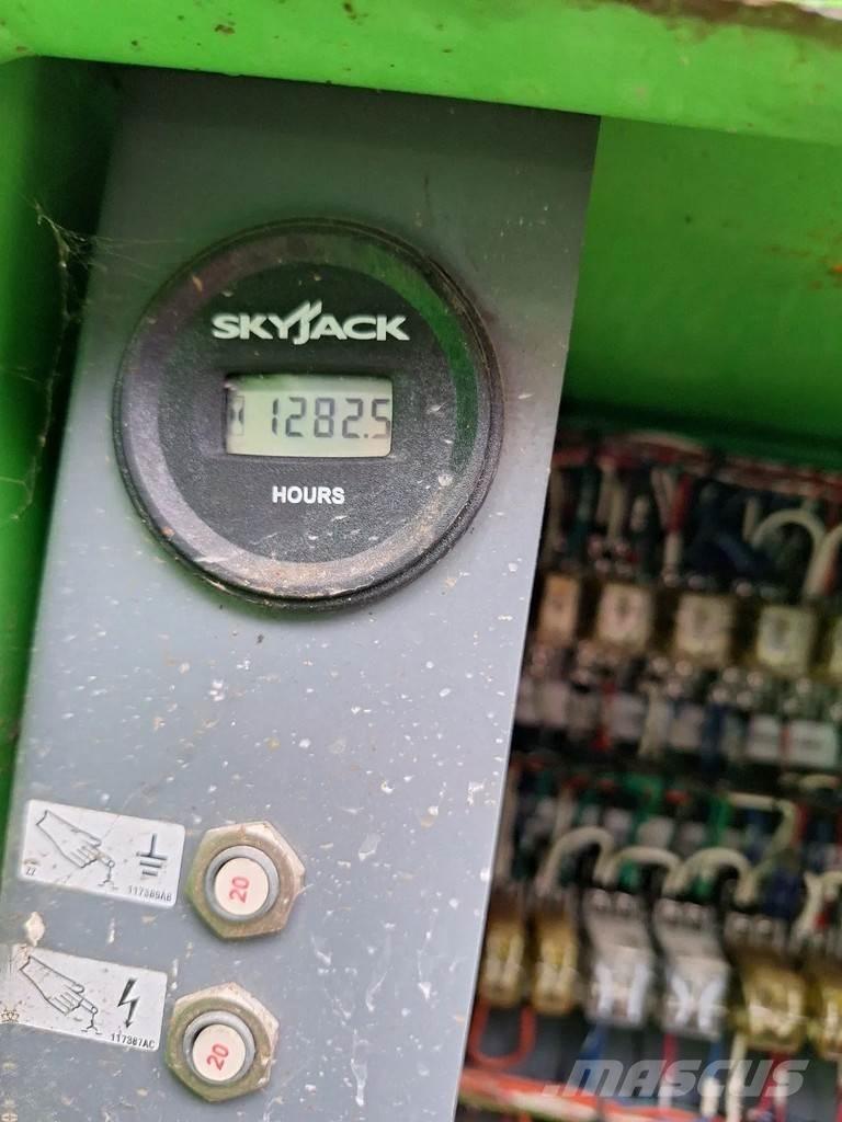 SkyJack SJ-8831 Scheren-Arbeitsbühnen