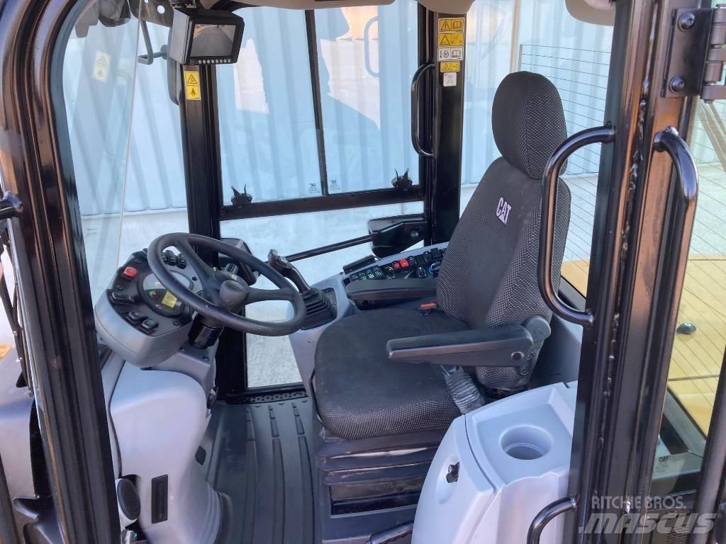 CAT 910 Radlader
