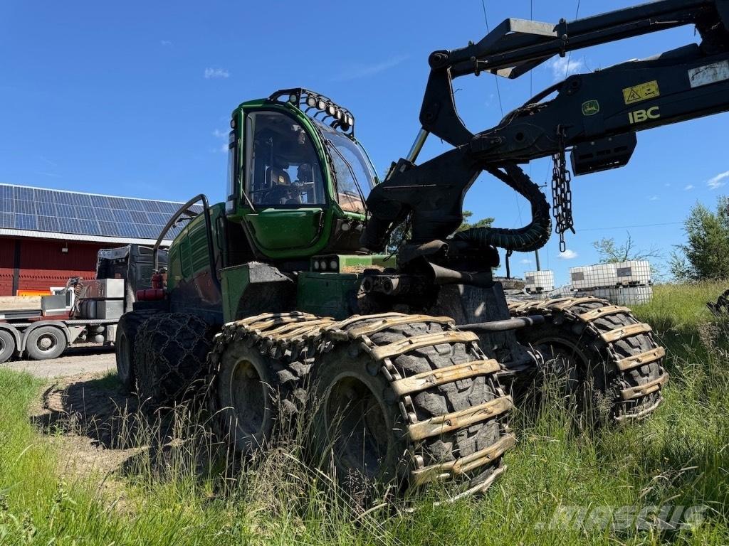 John Deere 1270 G Harvester