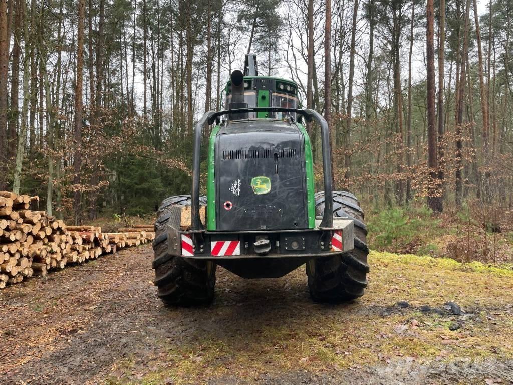 John Deere 1270 G Harvester