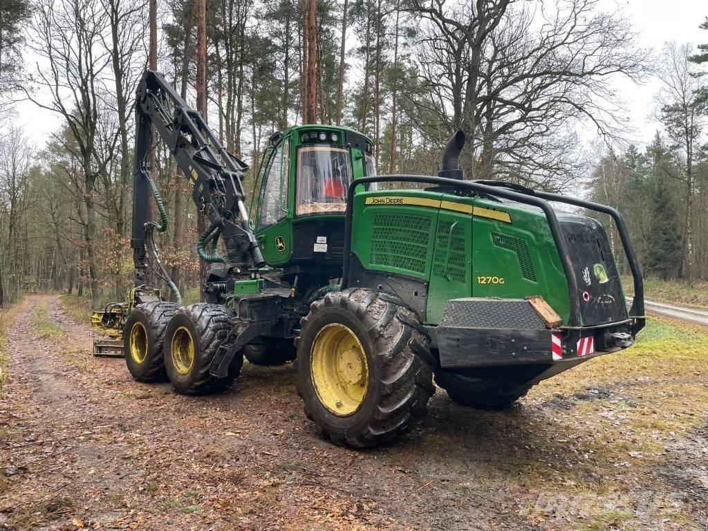 John Deere 1270 G Harvester