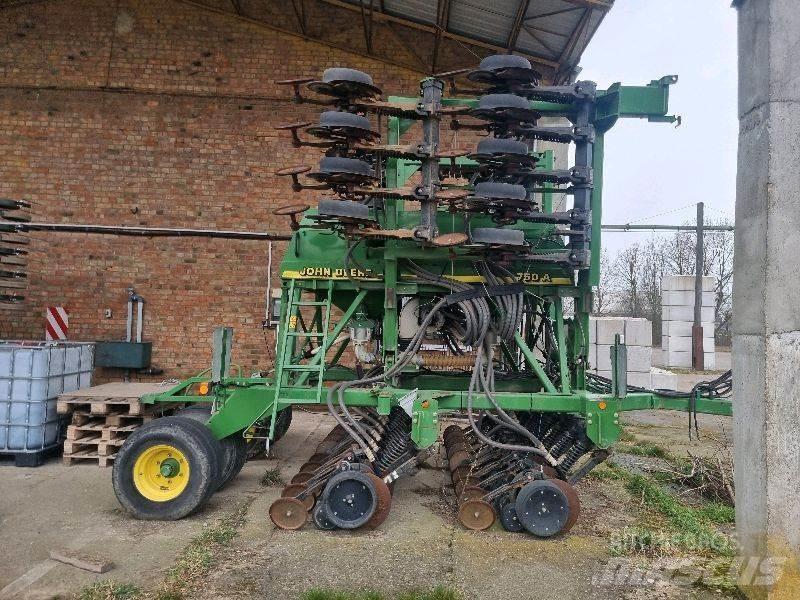 John Deere 750A Sonstige Landmaschinen