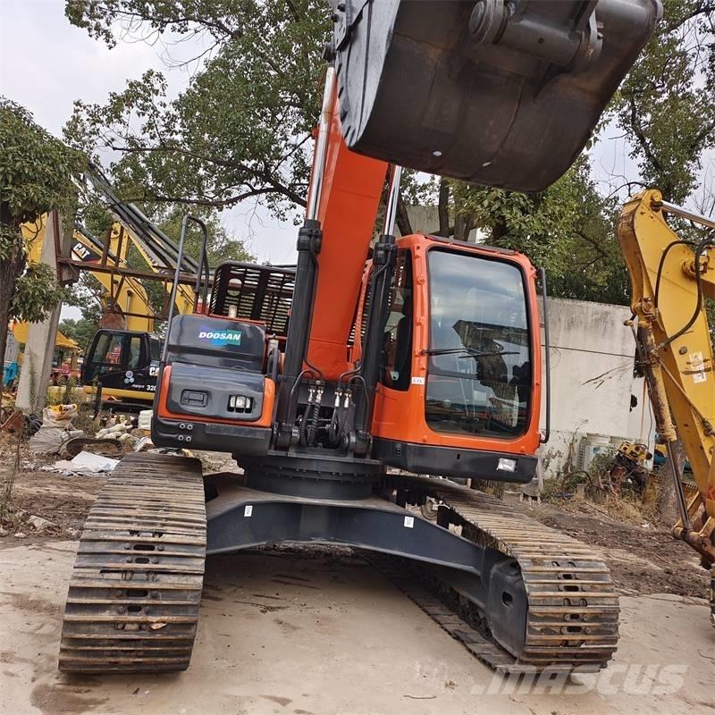 Doosan DX 225 Raupenbagger