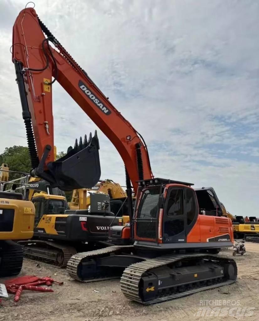 Doosan DX 225 Raupenbagger