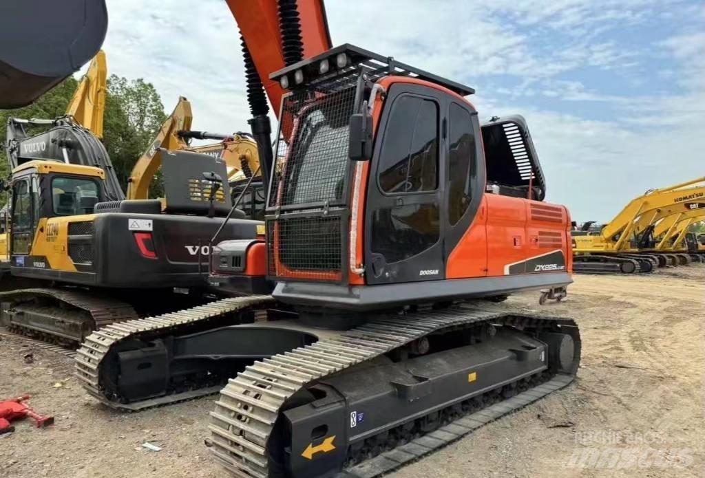 Doosan DX 225 Raupenbagger