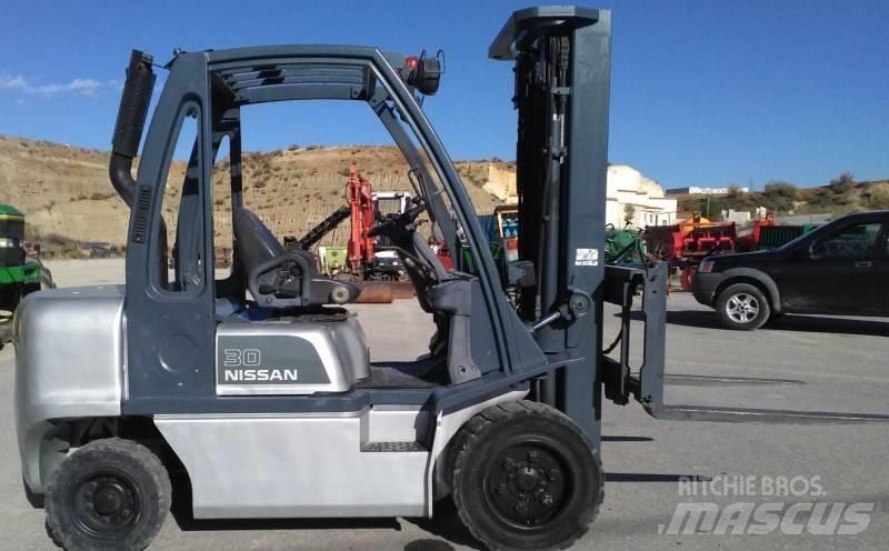 Nissan FGD02A30Q Dieselstapler
