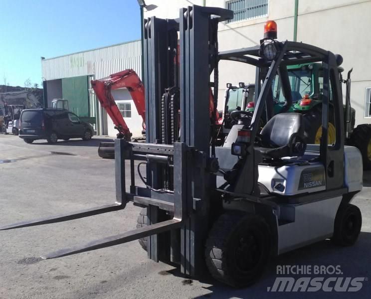 Nissan FGD02A30Q Dieselstapler