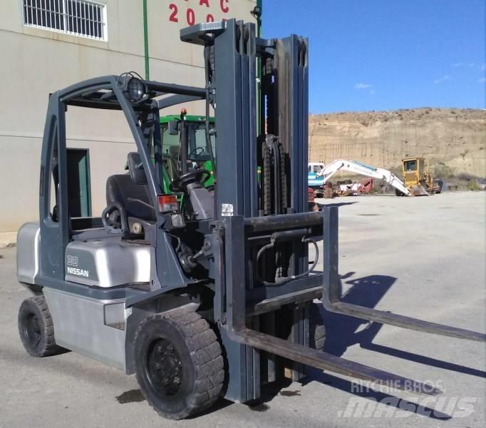 Nissan FGD02A30Q Dieselstapler