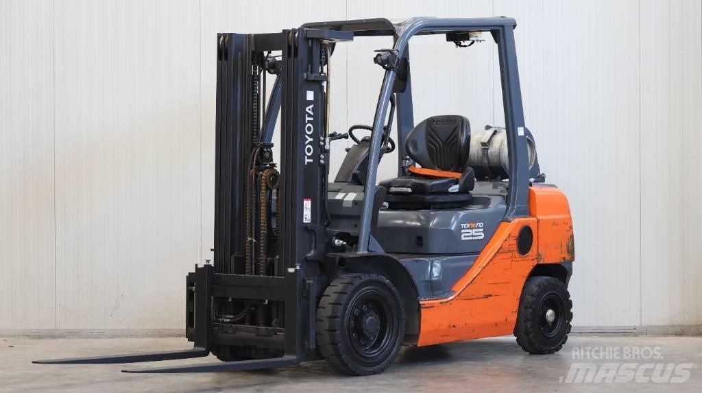 Toyota 02-8 FGF 25 Gasstapler