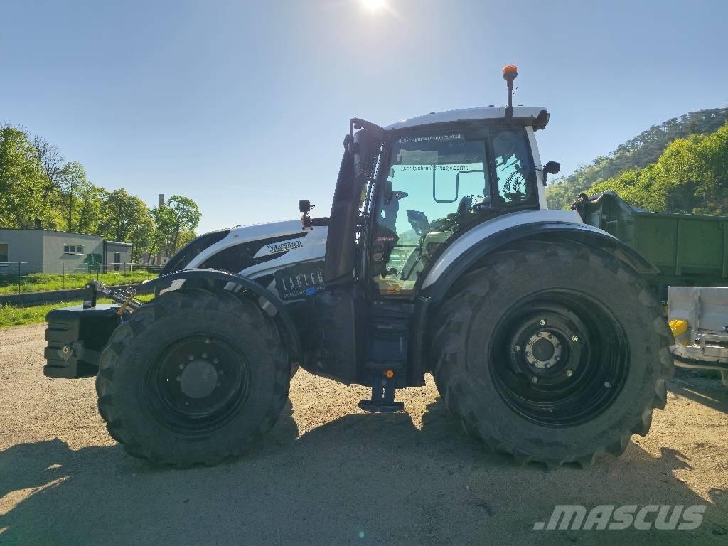 Valtra T 235 Traktoren