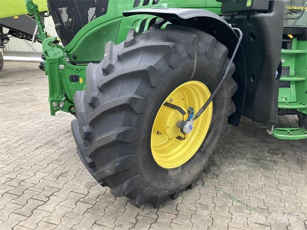 John Deere 6215R Traktoren
