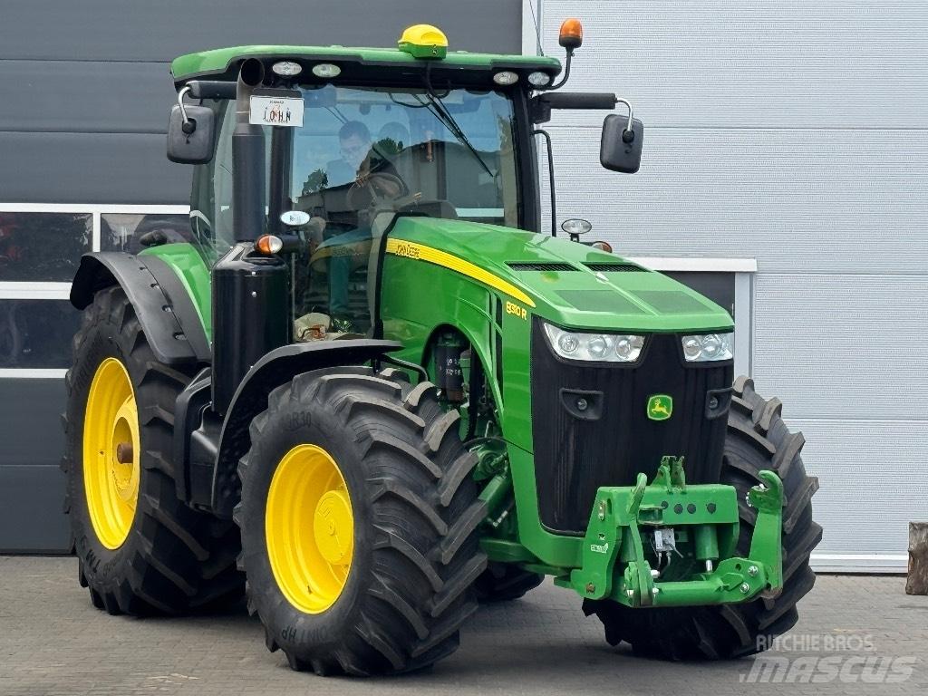 John Deere 8310 R Traktoren