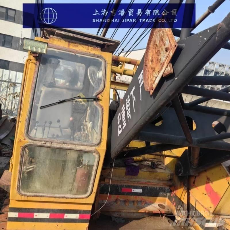 Hitachi KH180 Raupenkrane