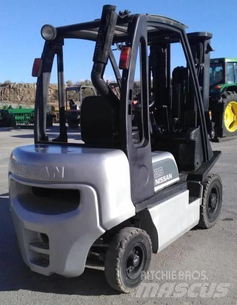 Nissan FD02A25Q Dieselstapler